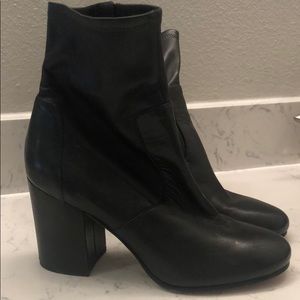 Gorgeous Via Spiga booties